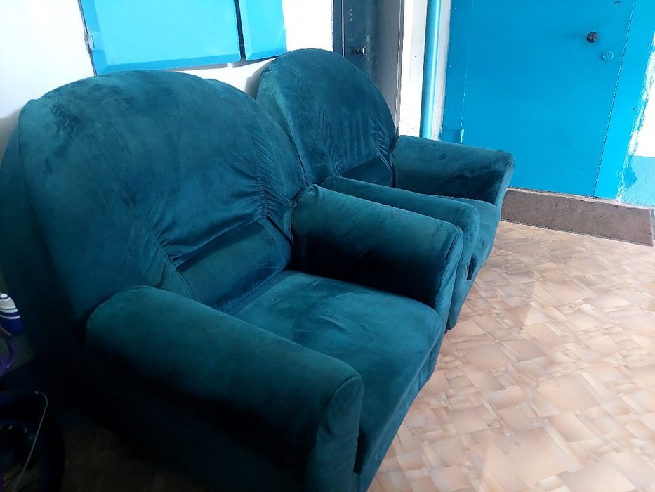 Продам 2 кресла и диван