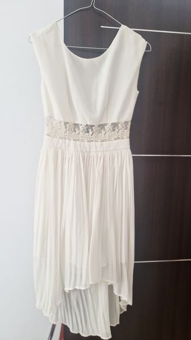 Rochie alba vaporoasa