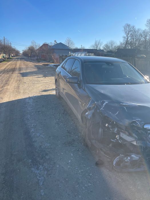 Vând Mercedes Benz E220 motorizare 2.2 170 hp automat  avariat