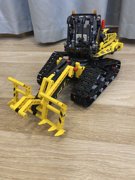 Продам LEGO TECHNIC экскаватор