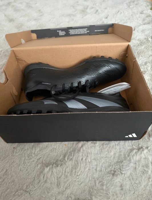 Adidasi de fotbal NOI