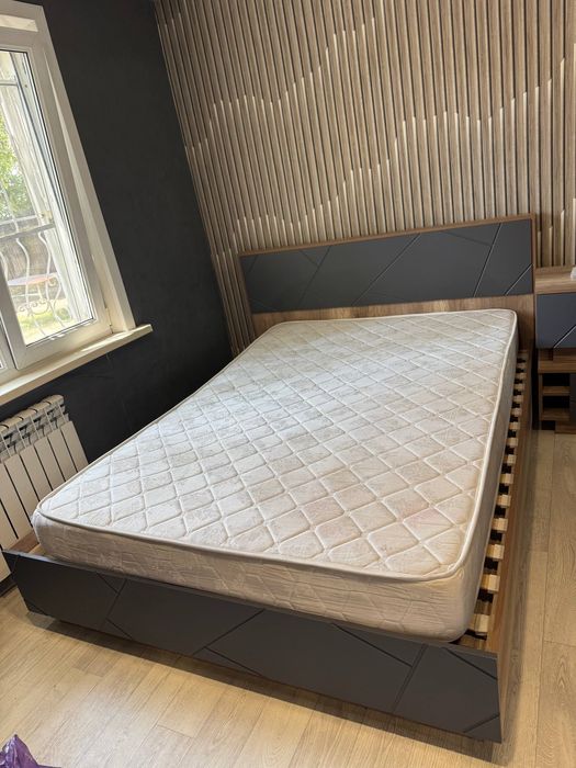ПРОДАМ кровать с матрасом
