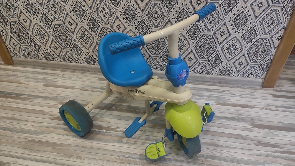 Велосипед трёхколёсный