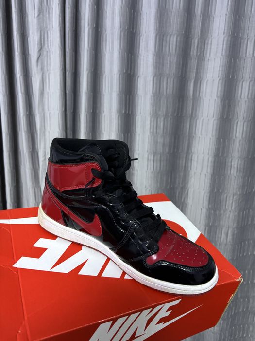 Adidasi jordan 1 patent bred