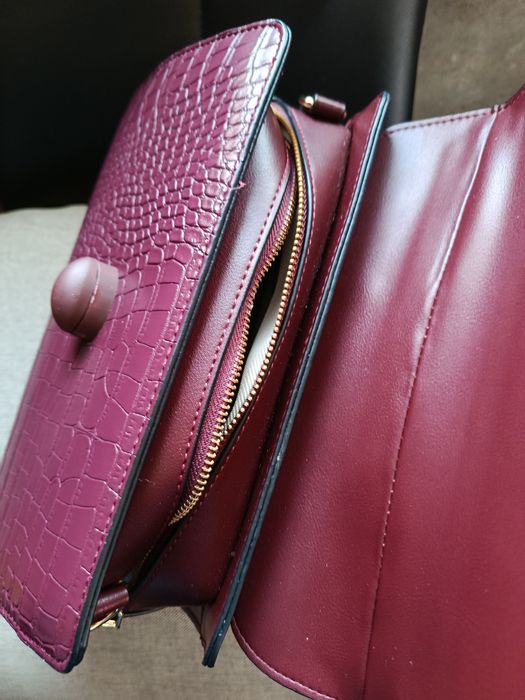 Чанта в цвят бордо