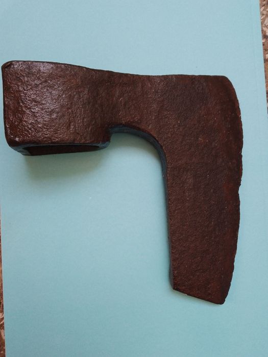 Кована брадва, стара