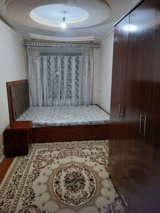 Срочно ижарага берилади 2 хонали 3 этаж 350$ . Адрес Регистон.