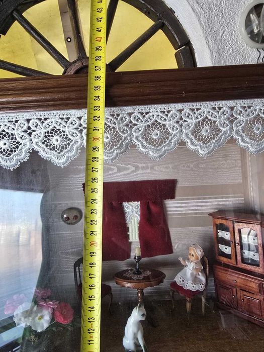 Обемна  ретро картина с дървена рамка