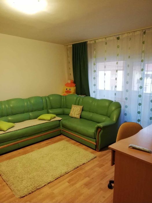 Se vinde apartament cu doua camere complet utilat si mobilat in Topoloveni strada parcului .