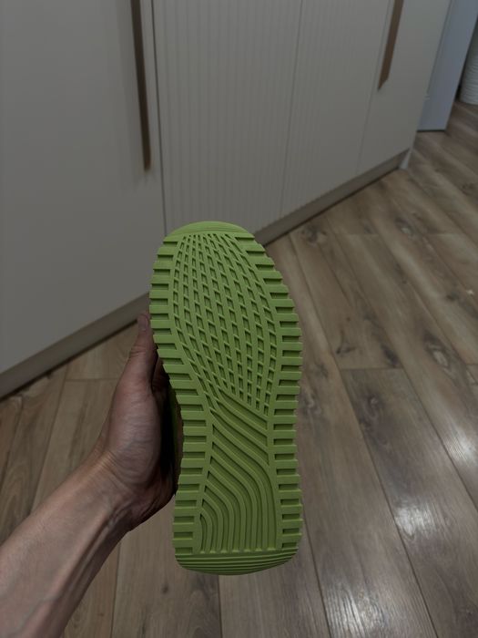 Продам красовки Nike