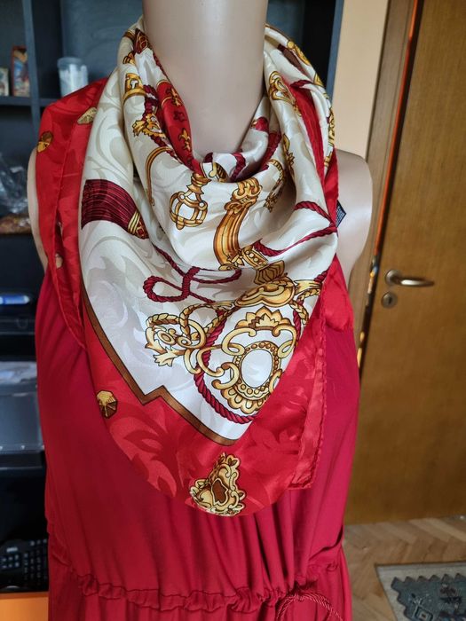 Голям копринен шал в червената гама