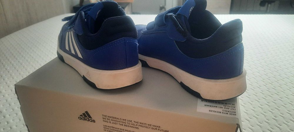 Маратонки Adidas размер 33