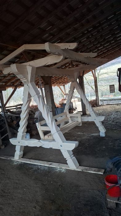 Vând balansoar din lemn masiv