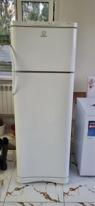 Холодильник Indesit