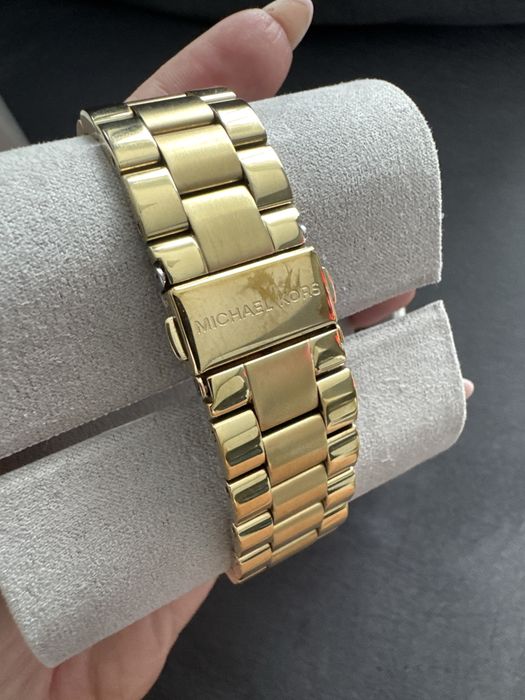 Часовник Michael Kors златист цвят