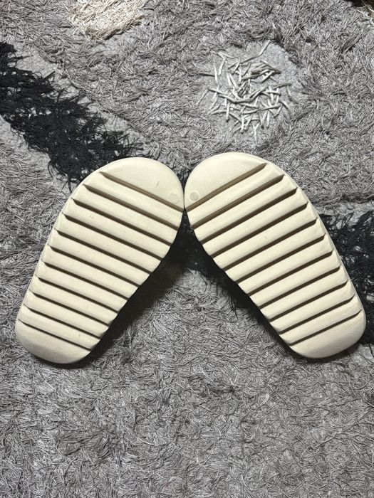 Yeezy slide “Bone”