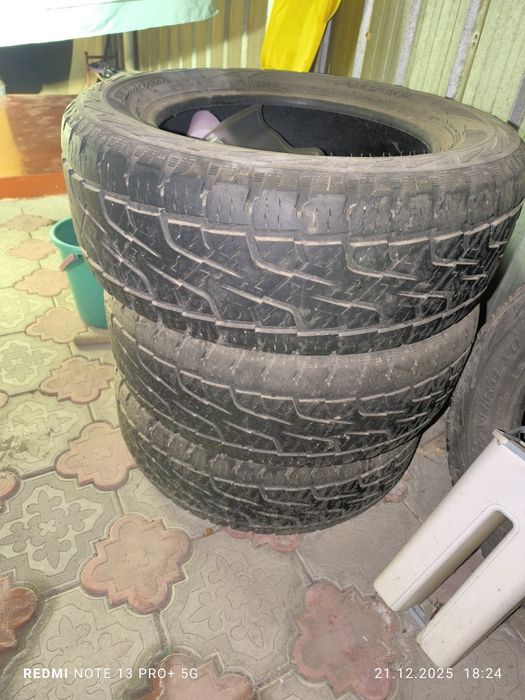 Продам шины на Прадик