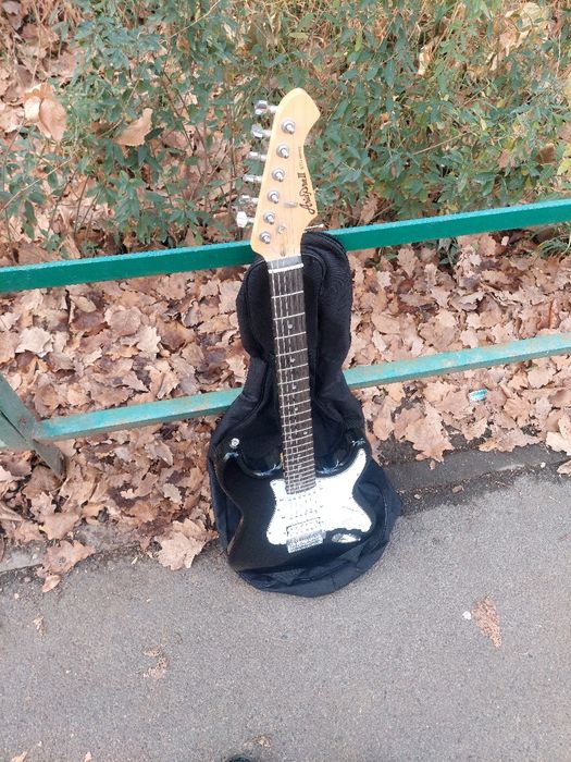 Электрогитара продам