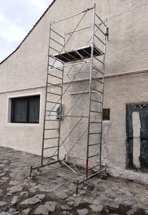 Inchiriere schela mobila din aluminiu interior / exterior