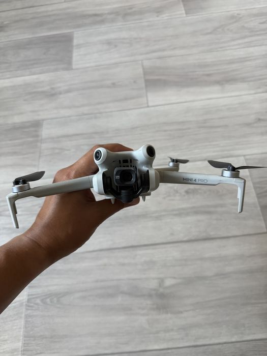 Дрон DJI mini 4 pro