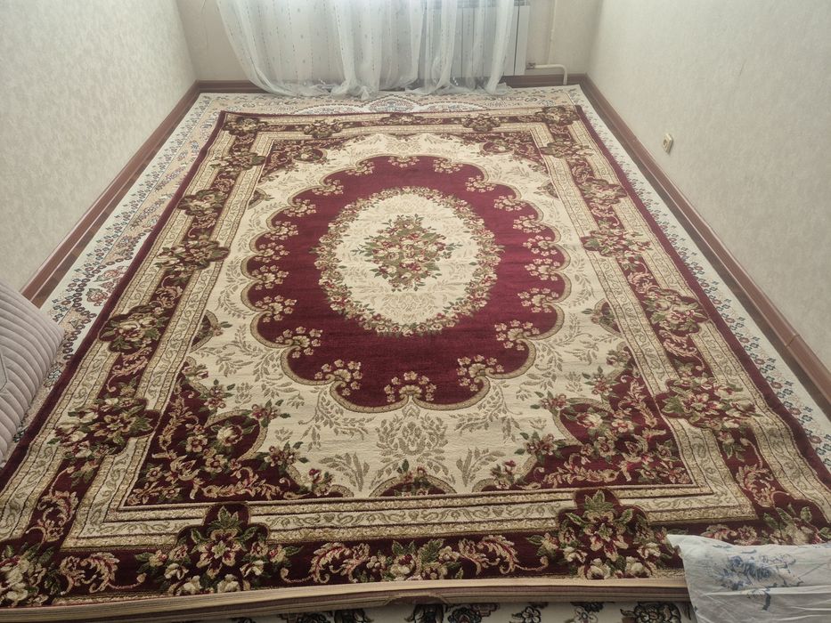 Продаётся ковёр. Новая.