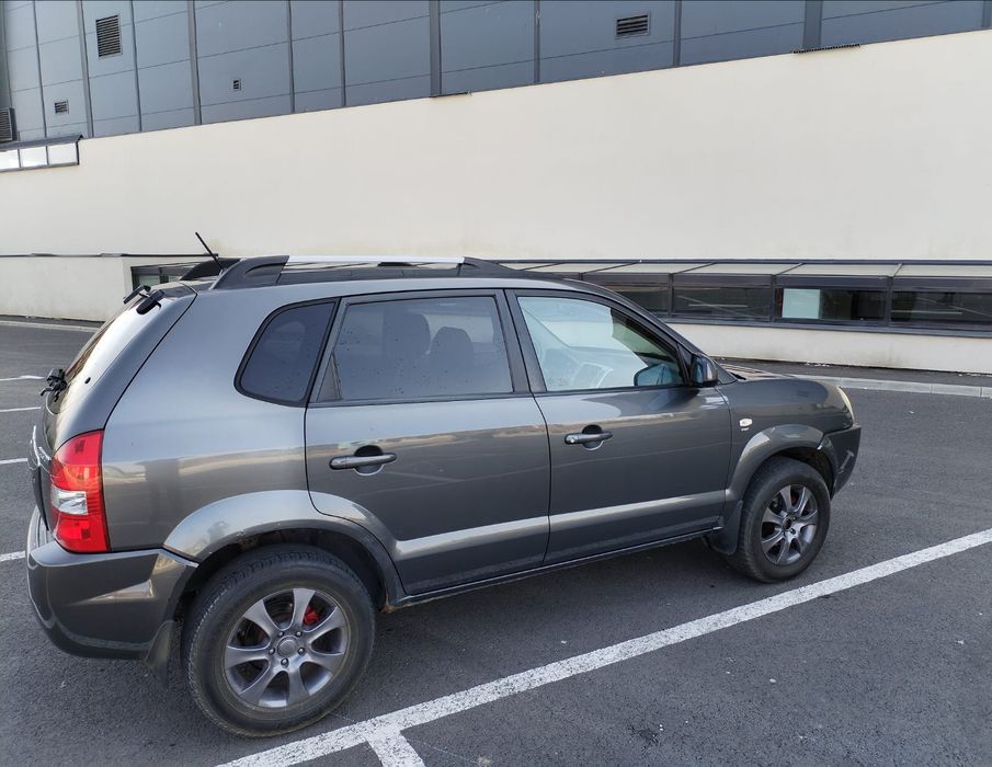 Hyundai Tucson        .