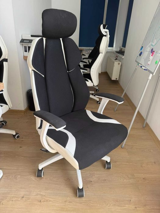 Scaune de birou ergonomice cu tetieră, alb/negru, reglabile – 6 bucăți disponibile