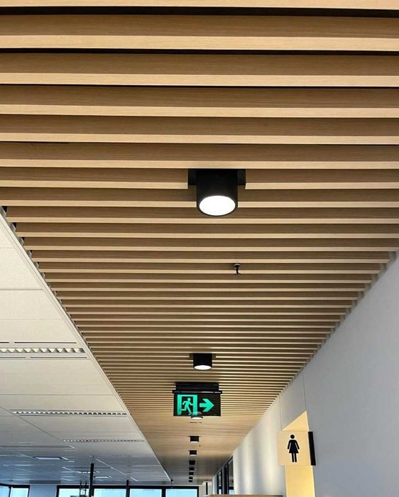 Декоративен профил за таван – цвят дъб