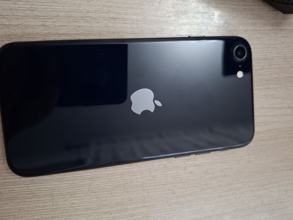 Продам Iphone SE 2022