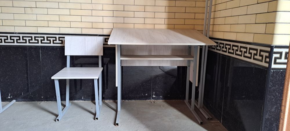 Парта со стульев