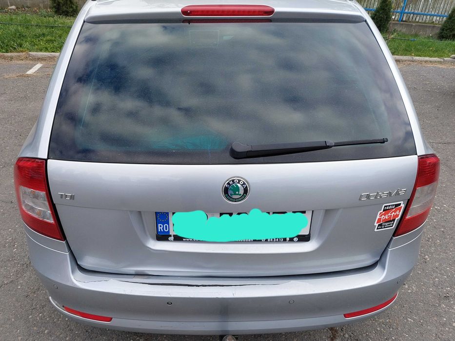 Skoda Octavia 2 combi facelift usa spate