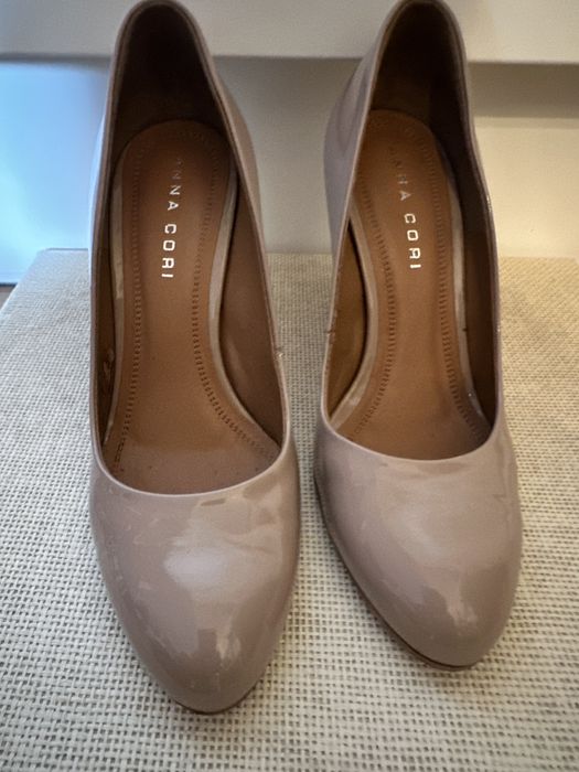 Pantofi cu toc din piele lacuita