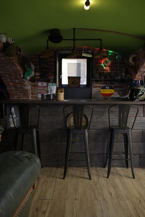 Afacere la cheie - Barbershop de închiriat