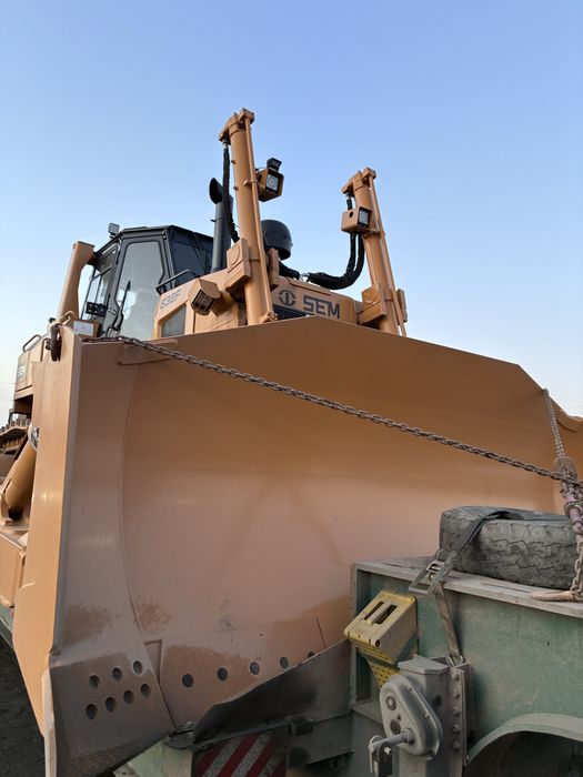 Бульдозер SEM 818F