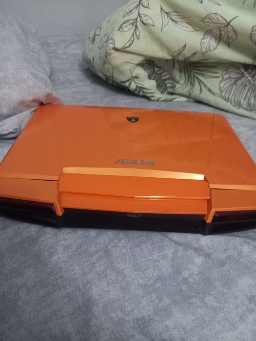 Ноутбук asus LAMBORGHINI VX7