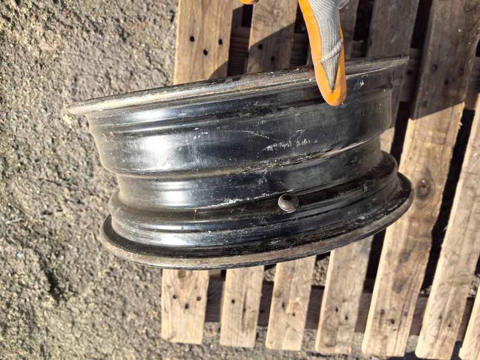 15 цола 4 х 100 мм Сузуки Суйфт - 5,5 Инча / ЕТ 45 - Като нова