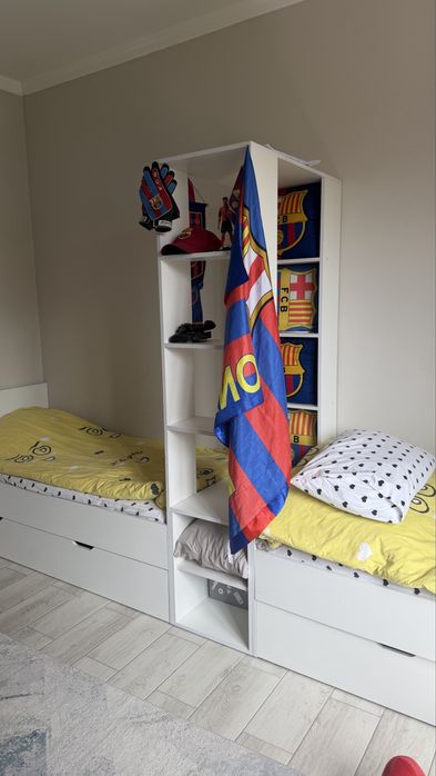 Продам детскую кровать и шкаф.