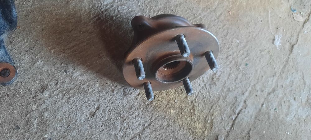 Цапа со ступицы на тойоту