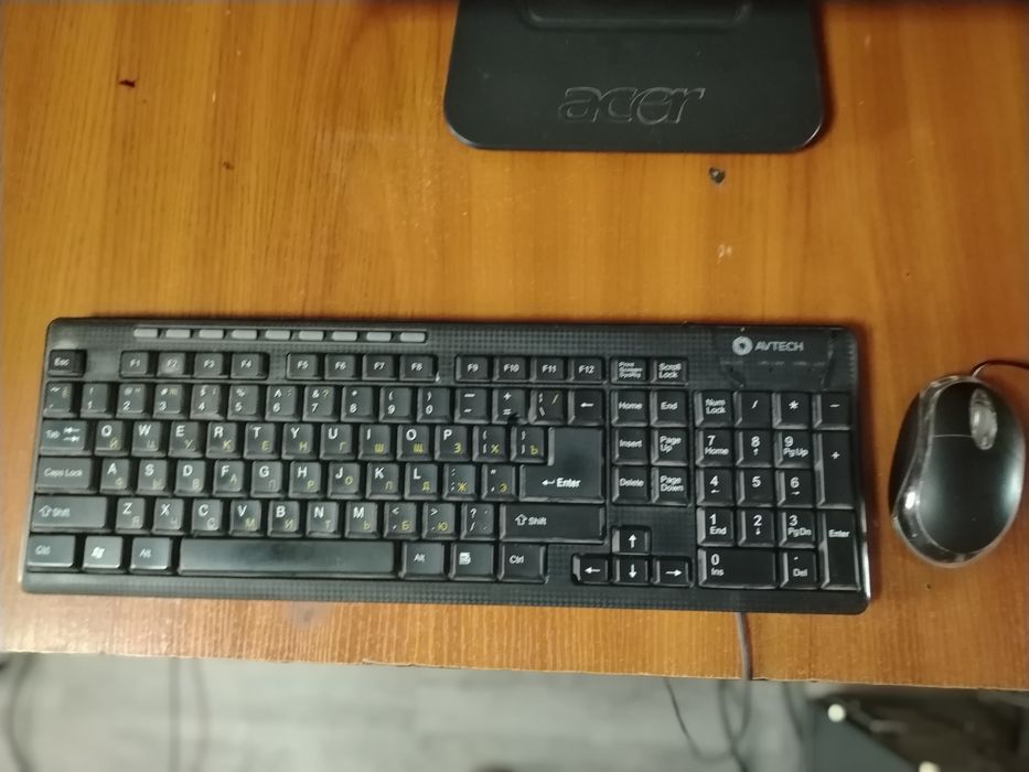Продам компьютер со столом.