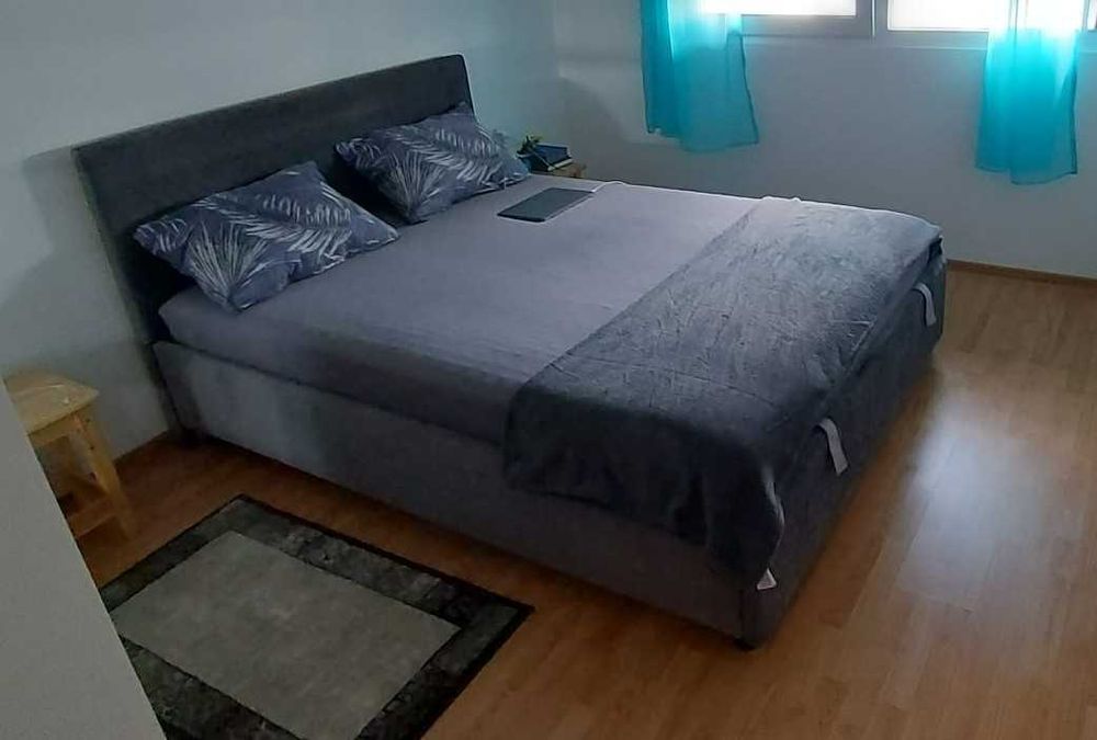 Pat 140 x 200 cm + saltea în stare foarte bună