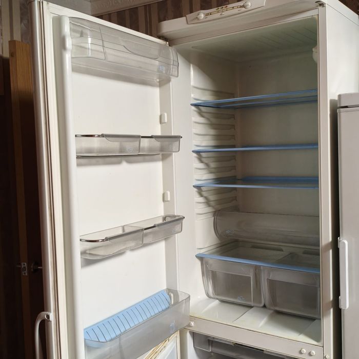 Холодильник Indesit