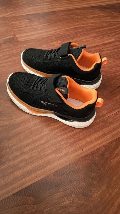 Кроссовки размер 35 .