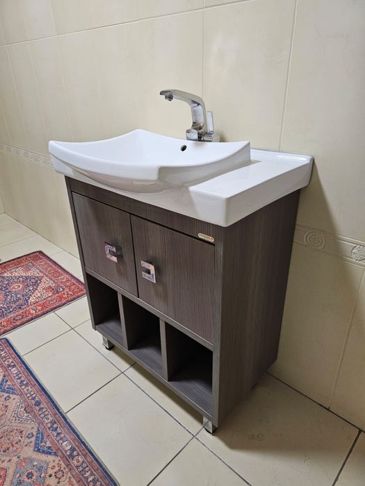 Продам раковину с тумбой