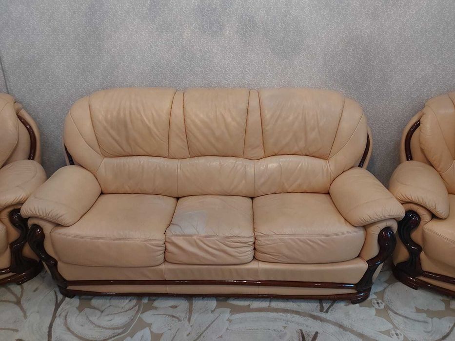 Продам диван и два кресла , кожа , б/у
