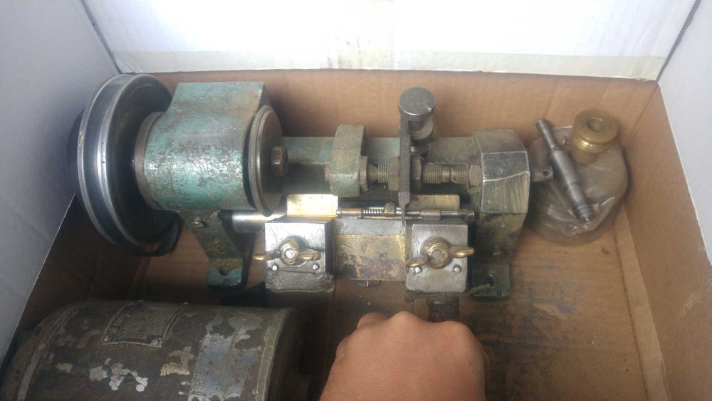 Машина за копиране на ключове, фрези и шмиргел