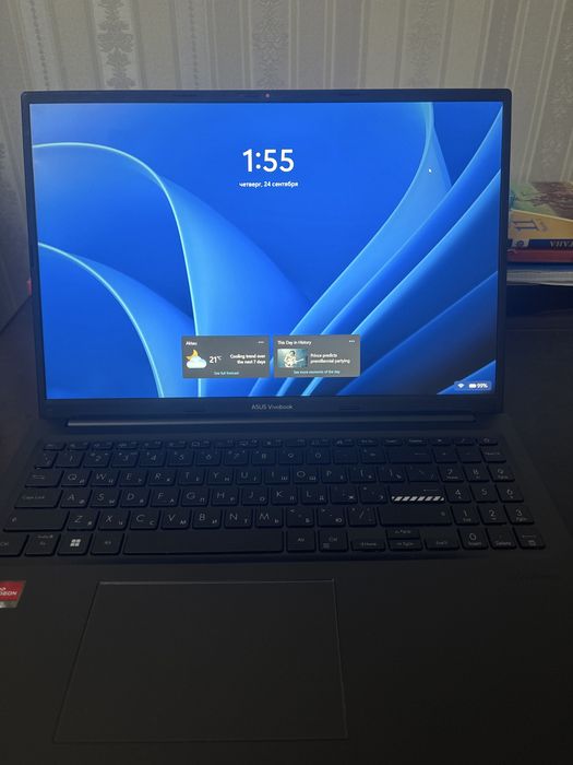 продам asus vivobook m1605ya. с маленьким дефектом