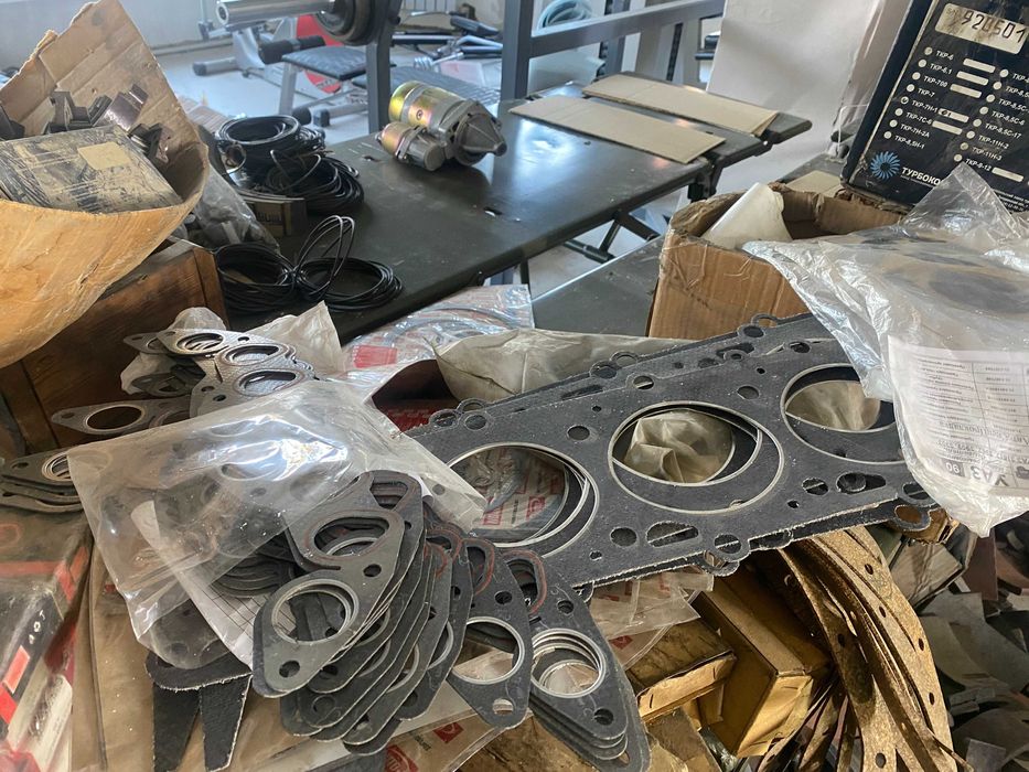 Запчасти на ЗИЛ - 130, 131, вкладыши, кольца и т.д.