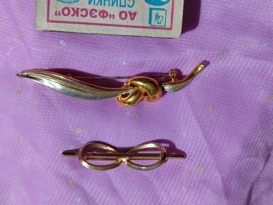 Перламутровые сережки с резьбой