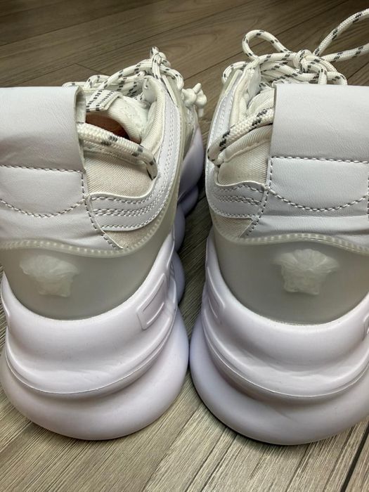 Versace chain reaction