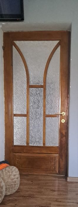 Vând 2 bucăți uși de lemn